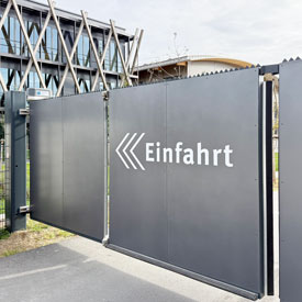 LED illuminated signage and more for the new headquarters of office furniture manufacturer Hammerbacher in Neumarkt in der Oberpfalz