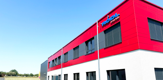LED Signage and Metal Facade for RÖDL energie